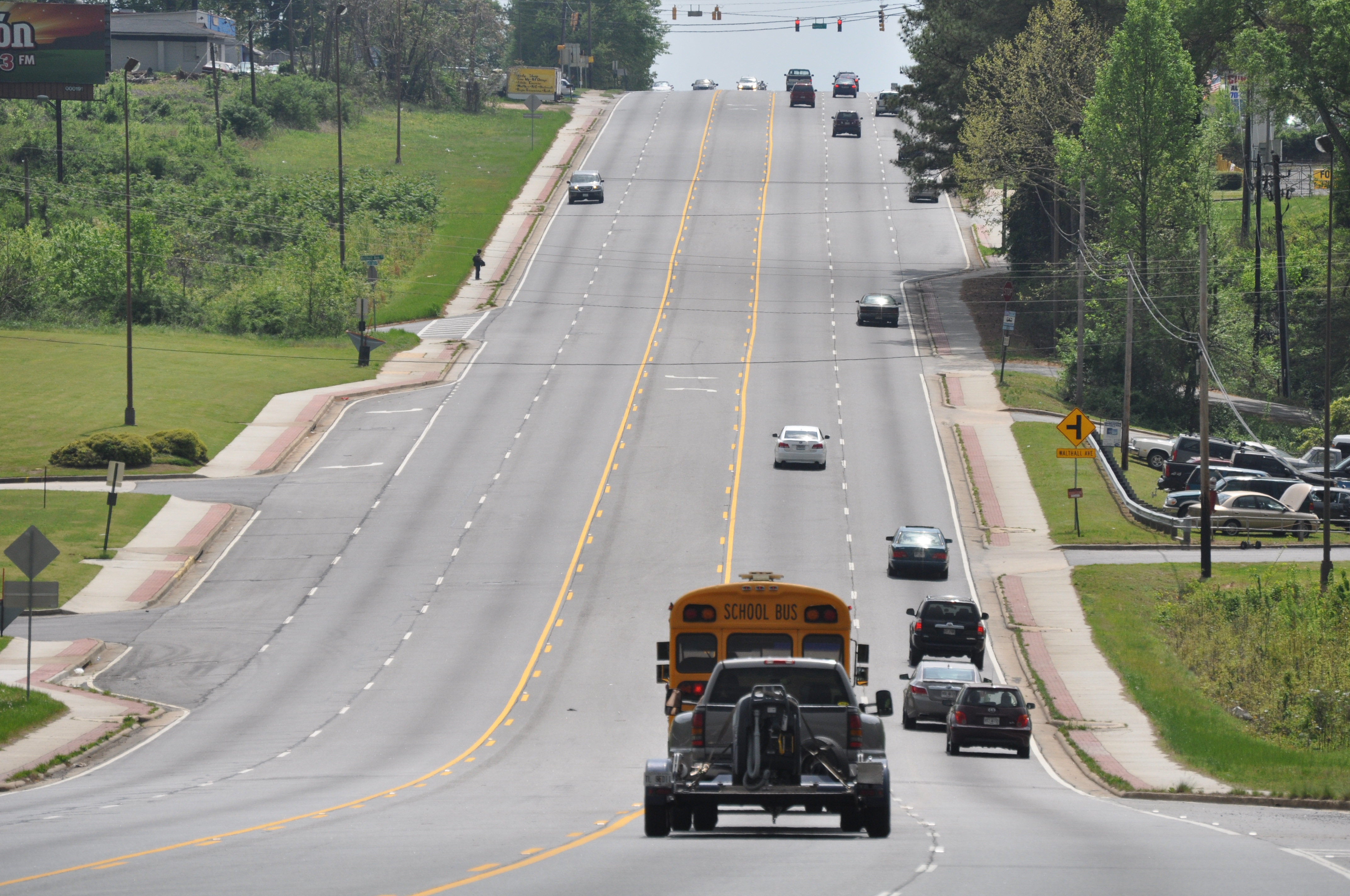 Large 6 lane road in Atlanta shows how inhospitable sprawl can be for public transit