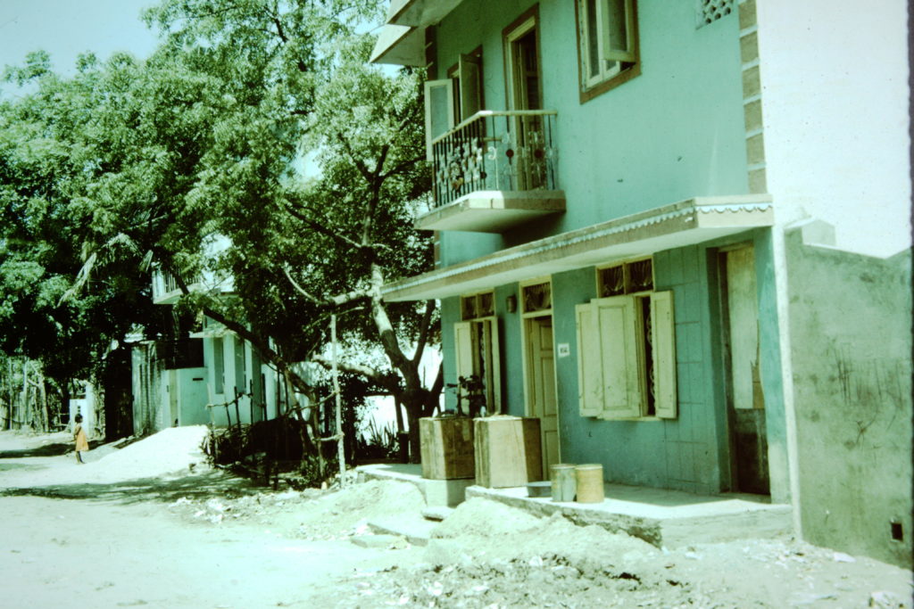 Madras-India-slums-1980s-IHS-18-Brick-houses-1024x683.jpeg